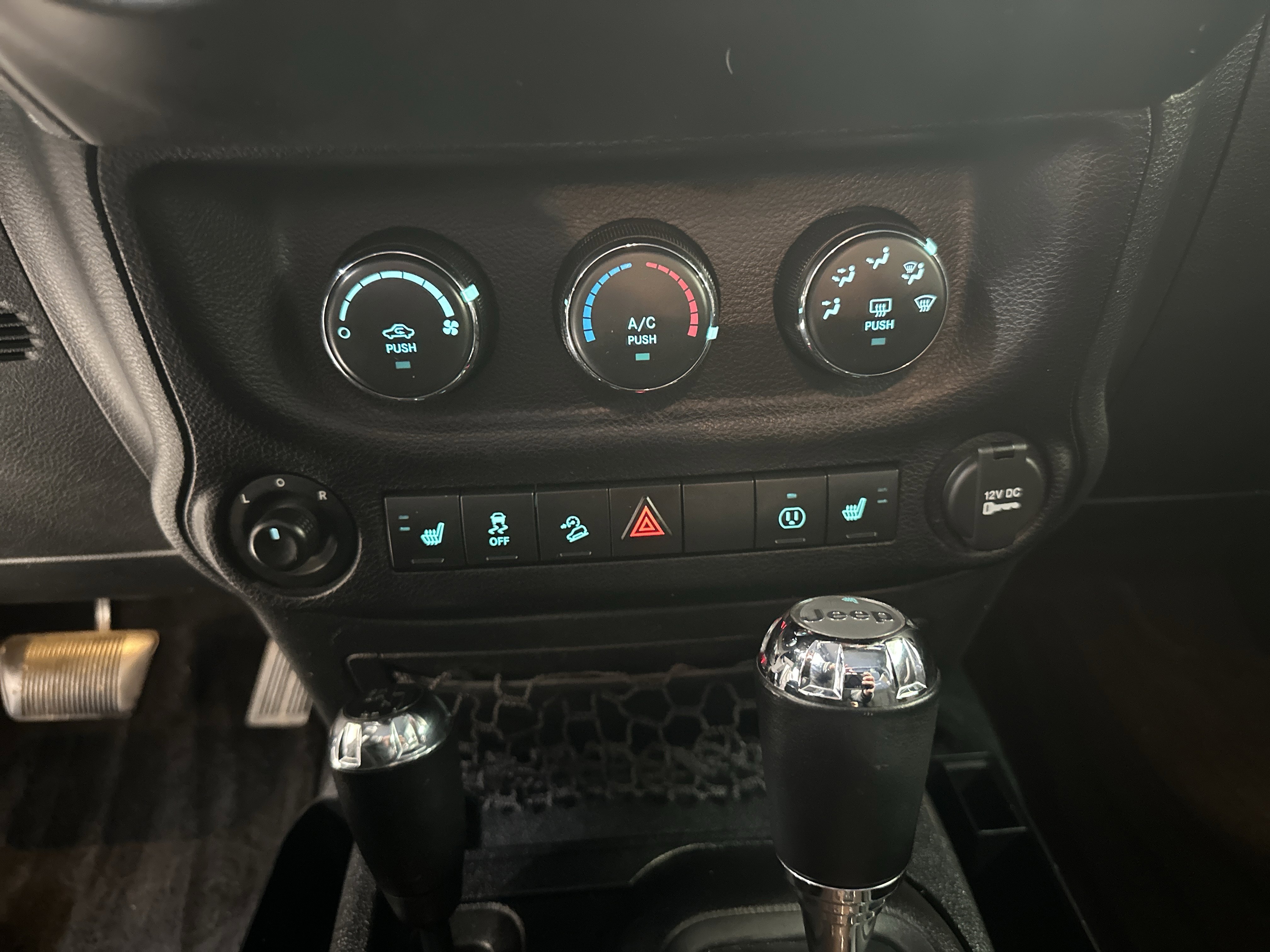 Used 2016 Jeep Wrangler Unlimited Sahara w/ Dual Top Group image 26