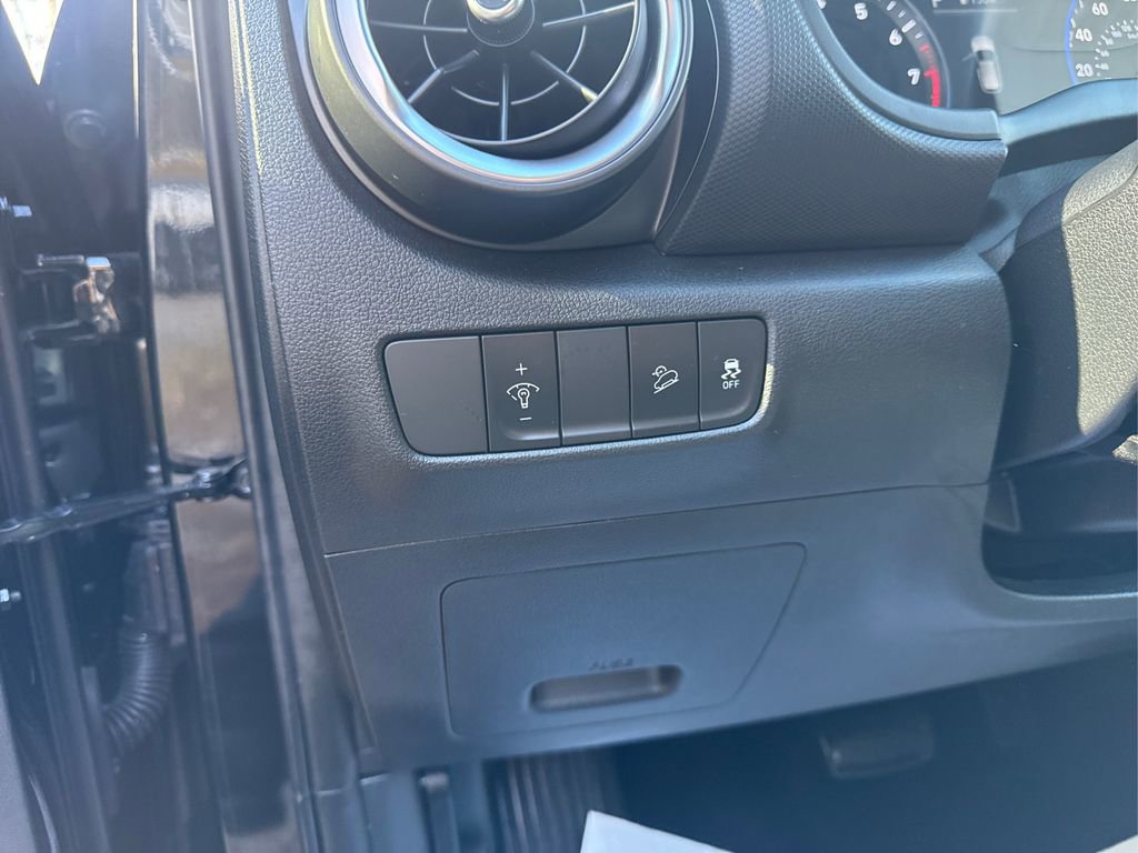 Certified 2023 Hyundai Kona SEL image 31