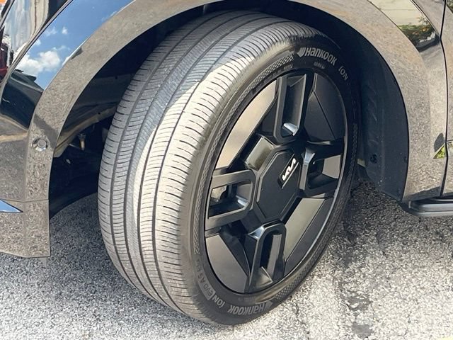 Certified 2024 Kia EV9 GT-Line AWD/4WD image 3
