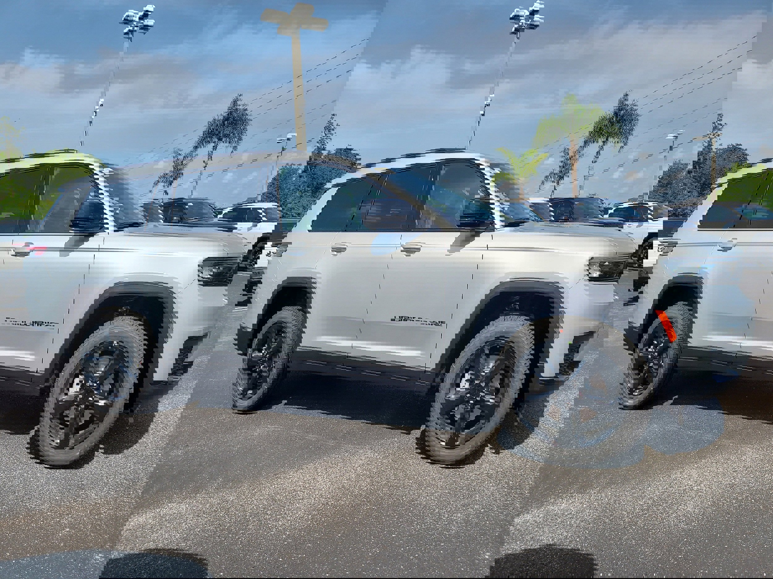 New 2025 Jeep Grand Cherokee L Altitude image 5