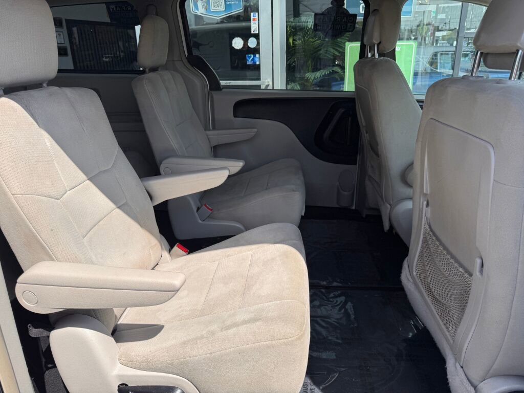 Used 2011 Dodge Grand Caravan Crew FWD image 18