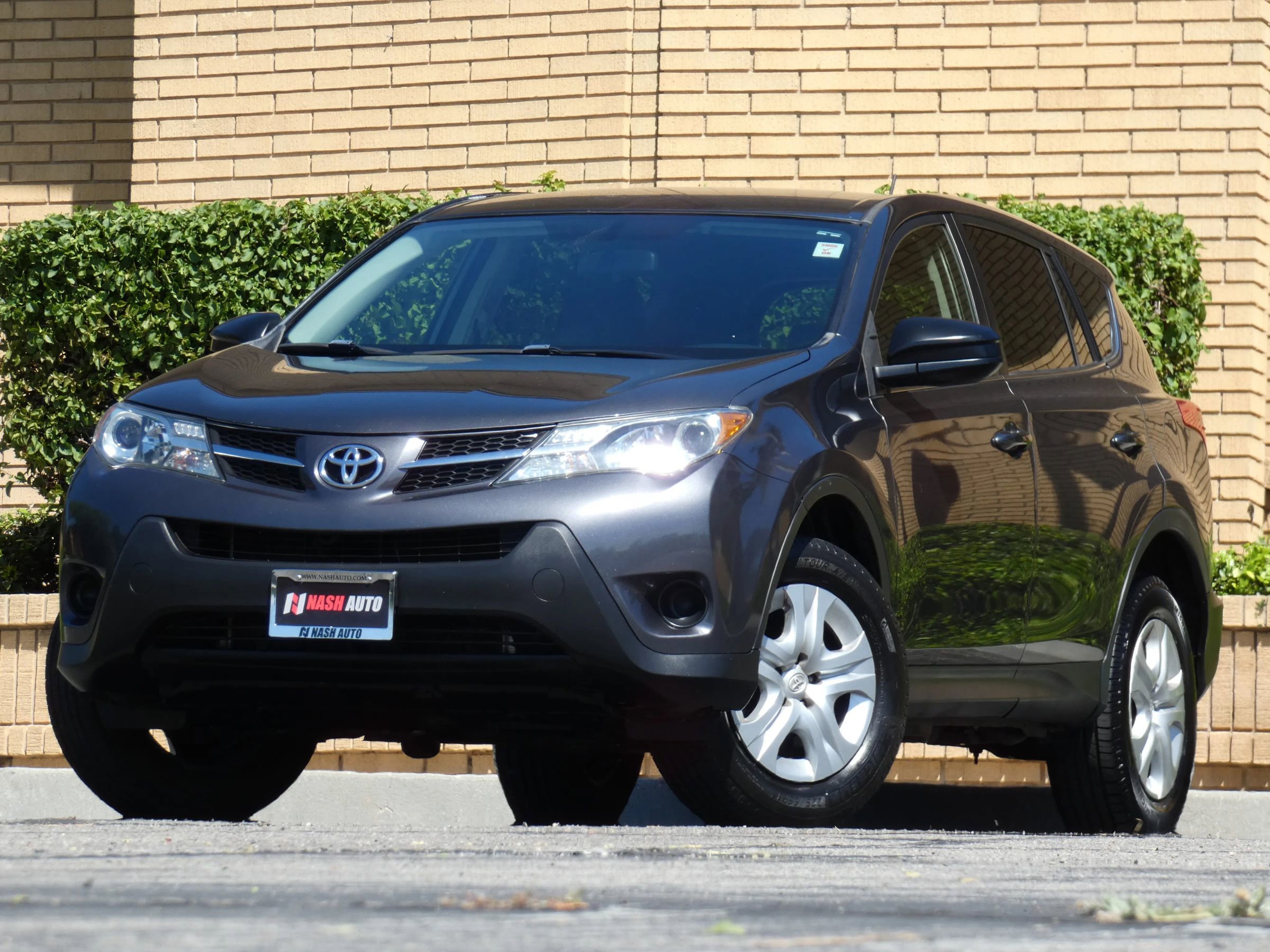 Used 2015 Toyota RAV4 LE image 2