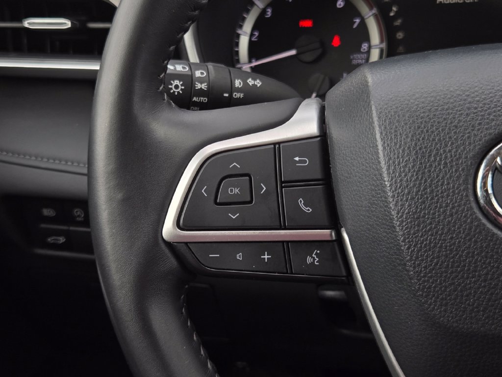 Used 2024 Toyota Highlander XLE AWD/4WD image 26
