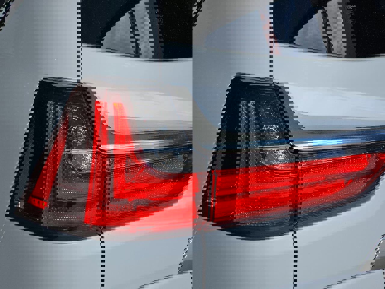 Used 2016 Lexus LX 570 4WD w/ Luxury Package image 39