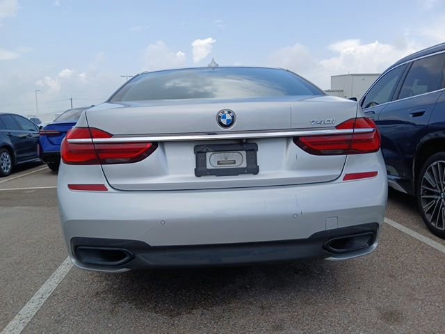 Used 2018 BMW 740i RWD image 12