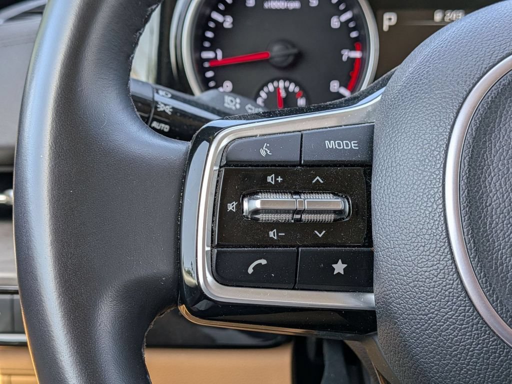 Used 2024 Kia Carnival EX FWD image 29