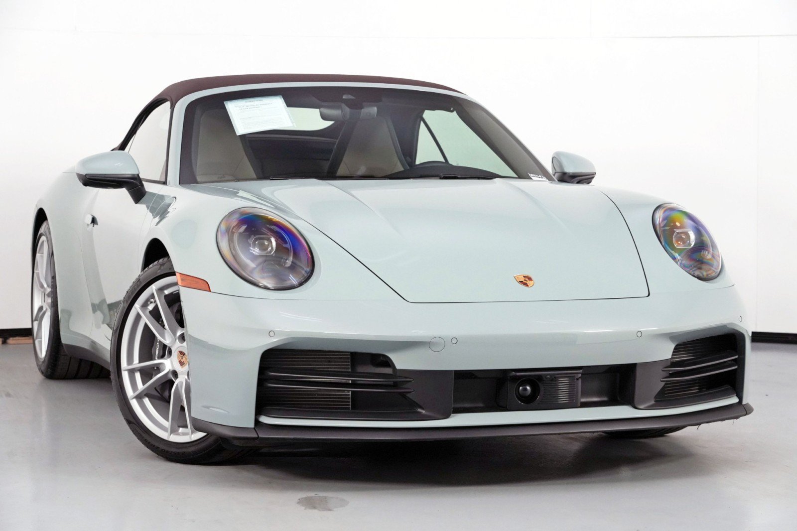 Used 2025 Porsche 911 Carrera RWD image 4