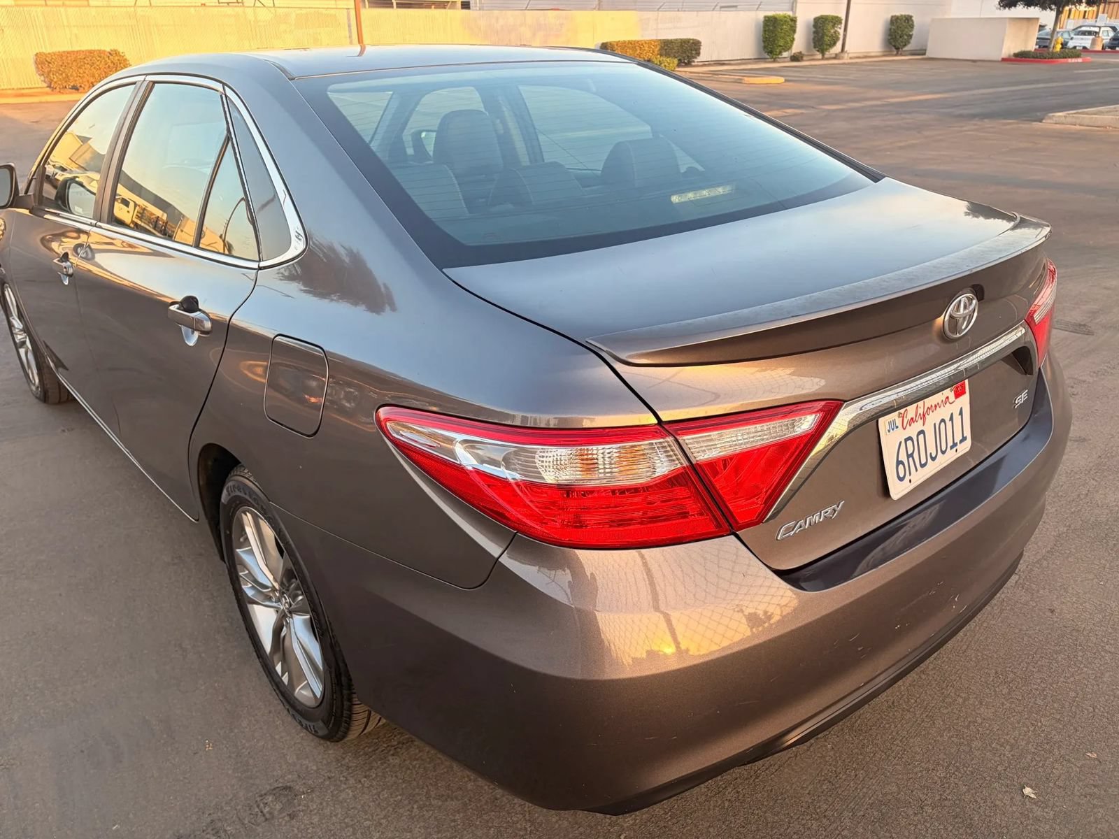 Used 2016 Toyota Camry SE FWD image 3