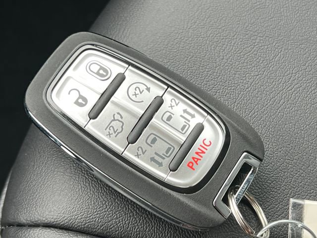 New 2027 Chrysler Pacifica Select AWD/4WD image 29
