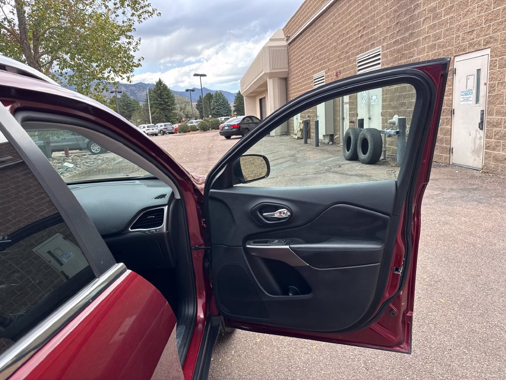 Used 2021 Jeep Cherokee Limited AWD/4WD image 29
