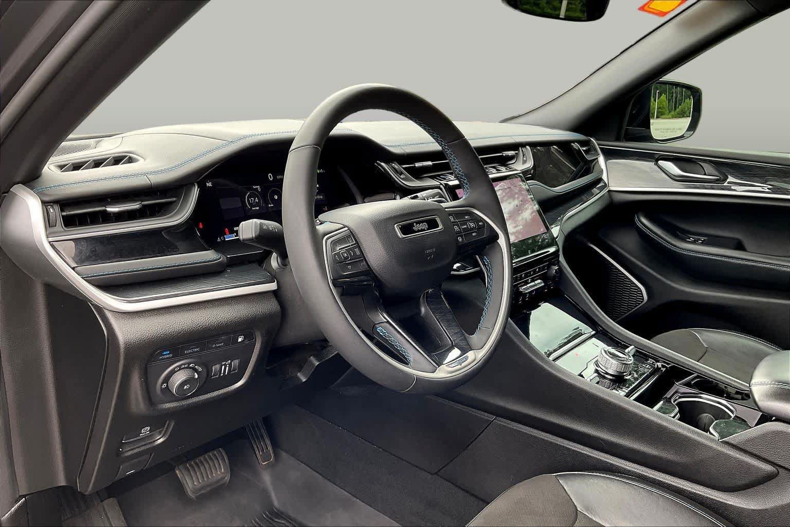 Used 2022 Jeep Grand Cherokee Trailhawk AWD/4WD image 33