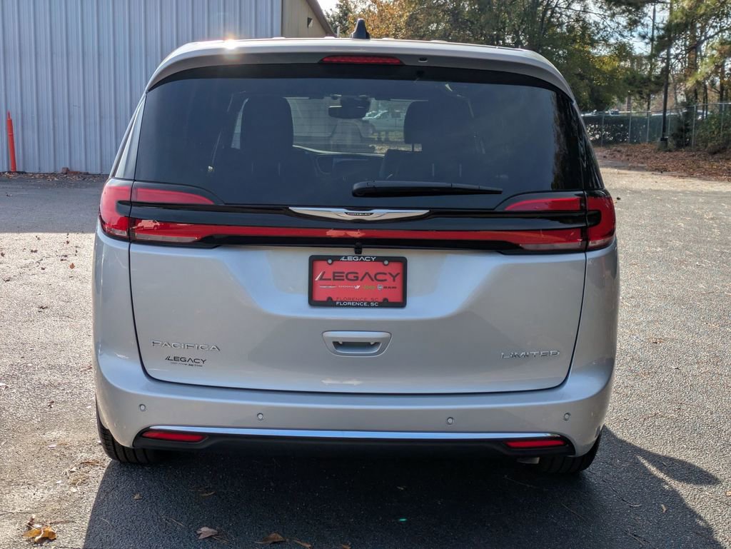 New 2026 Chrysler Pacifica Limited image 4