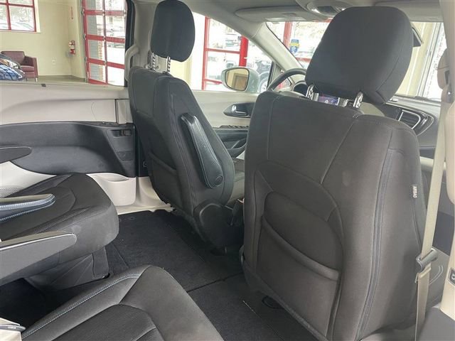 Used 2021 Chrysler Pacifica Touring image 24