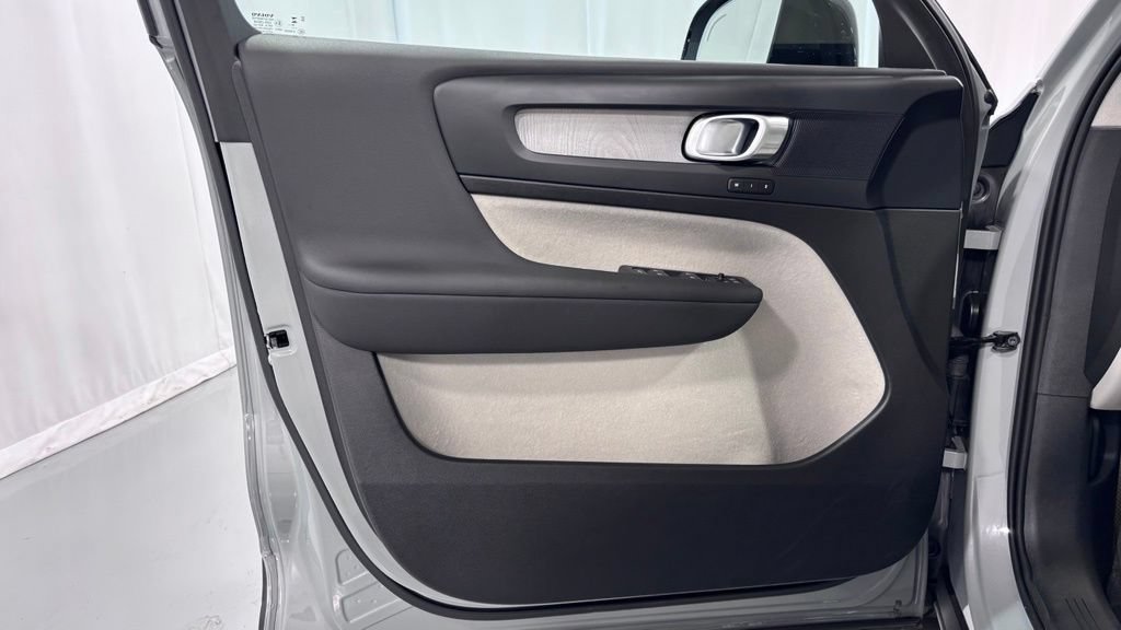 Certified 2026 Volvo XC40 B5 Plus AWD/4WD image 16