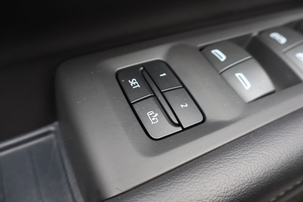 Used 2022 Chevrolet Tahoe Z71 w/ Luxury Package image 13