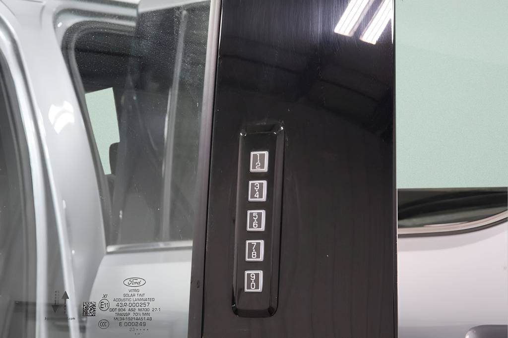 Used 2023 Ford F250 Platinum AWD/4WD image 42