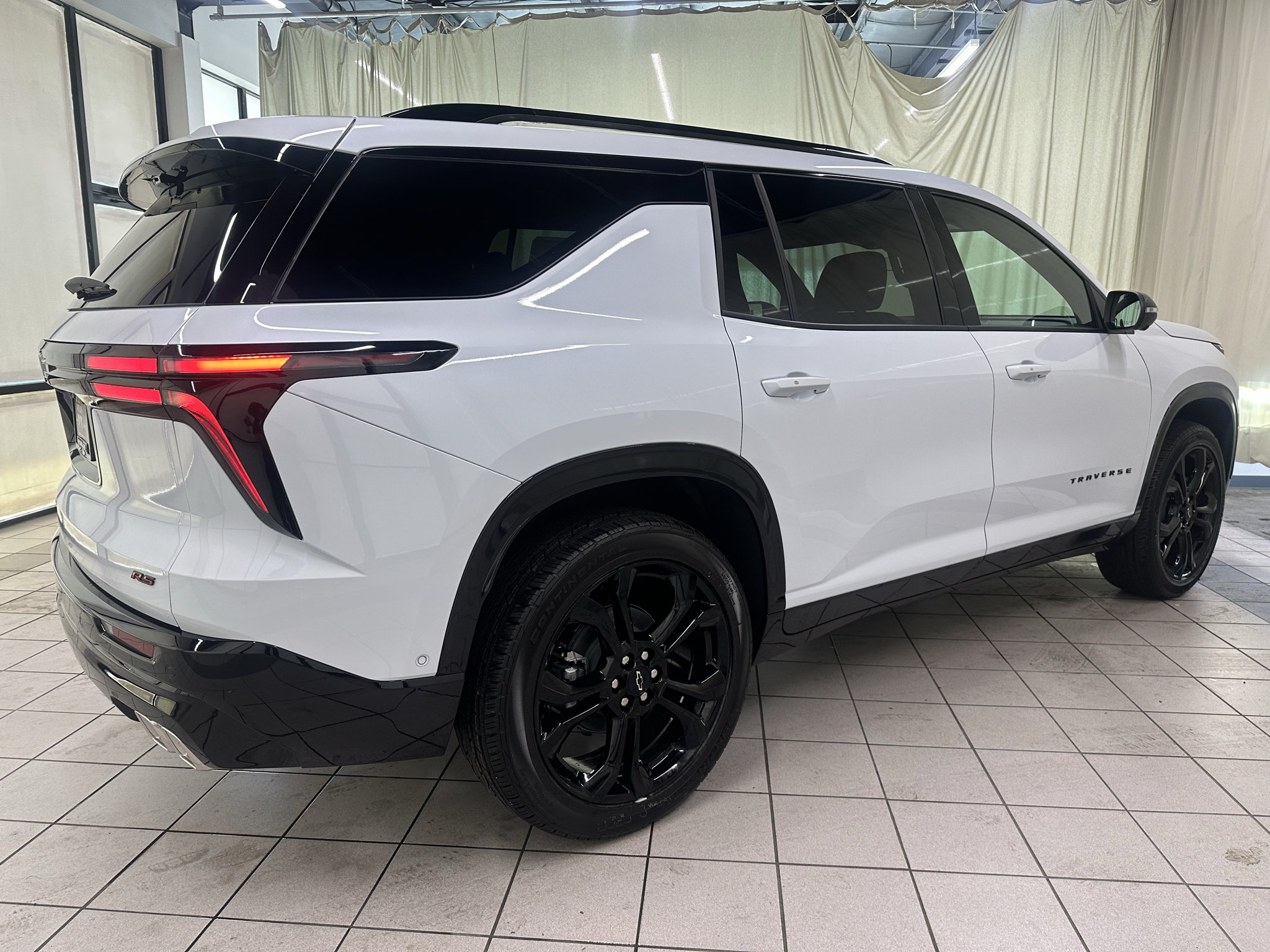 New 2027 Chevrolet Traverse RS w/ LPO, Floor Liner Package AWD/4WD image 3