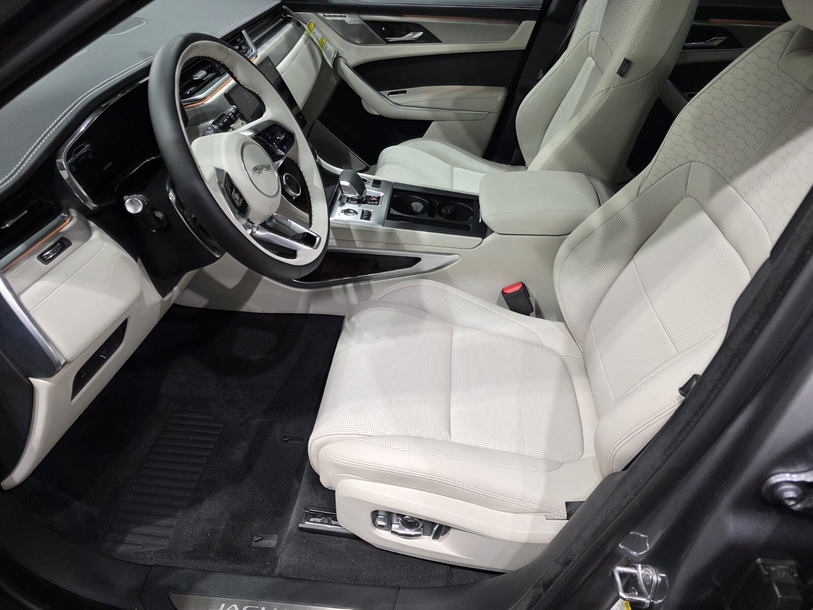 New 2026 Jaguar F-PACE R-Dynamic S AWD/4WD image 6