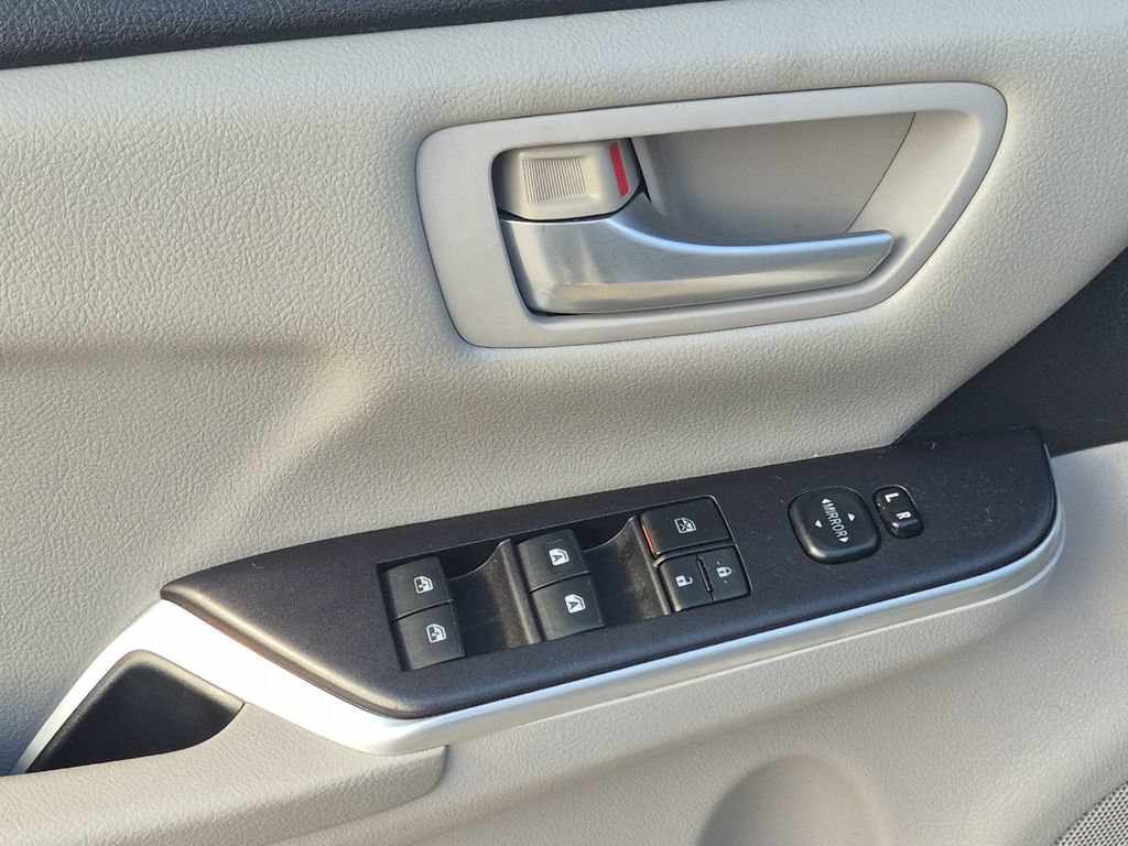 Used 2016 Toyota Camry LE FWD image 7