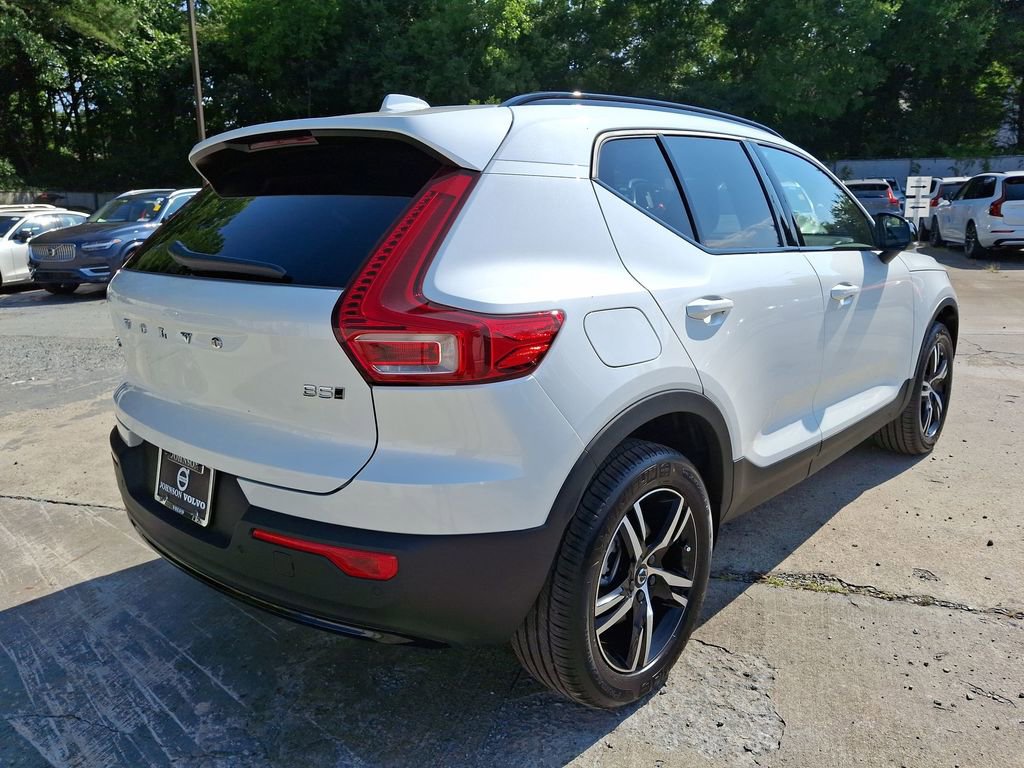 New 2026 Volvo XC40 B5 Core w/ Climate Package image 12