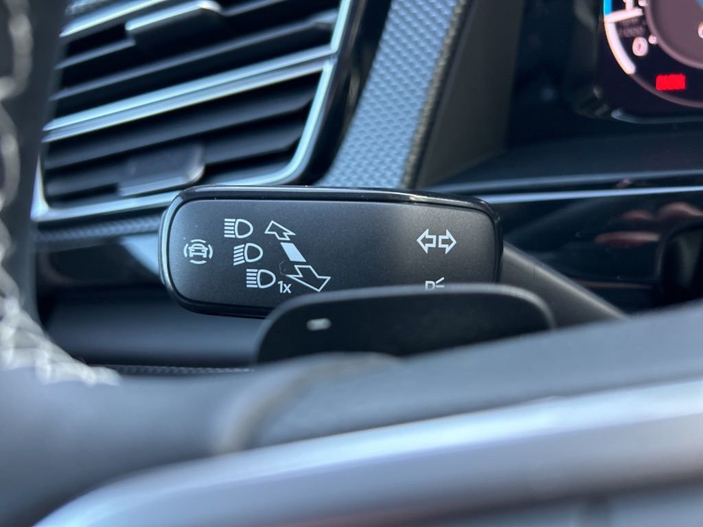 Used 2025 Volkswagen Atlas Cross Sport SEL image 23