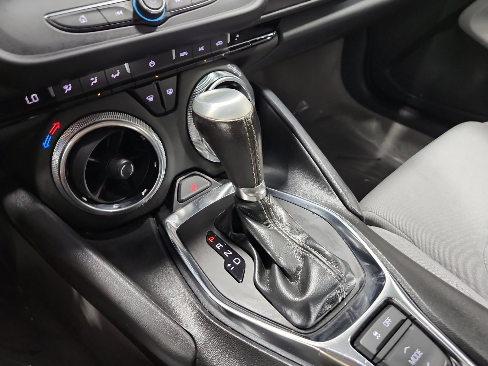 Used 2020 Chevrolet Camaro LT RWD image 18