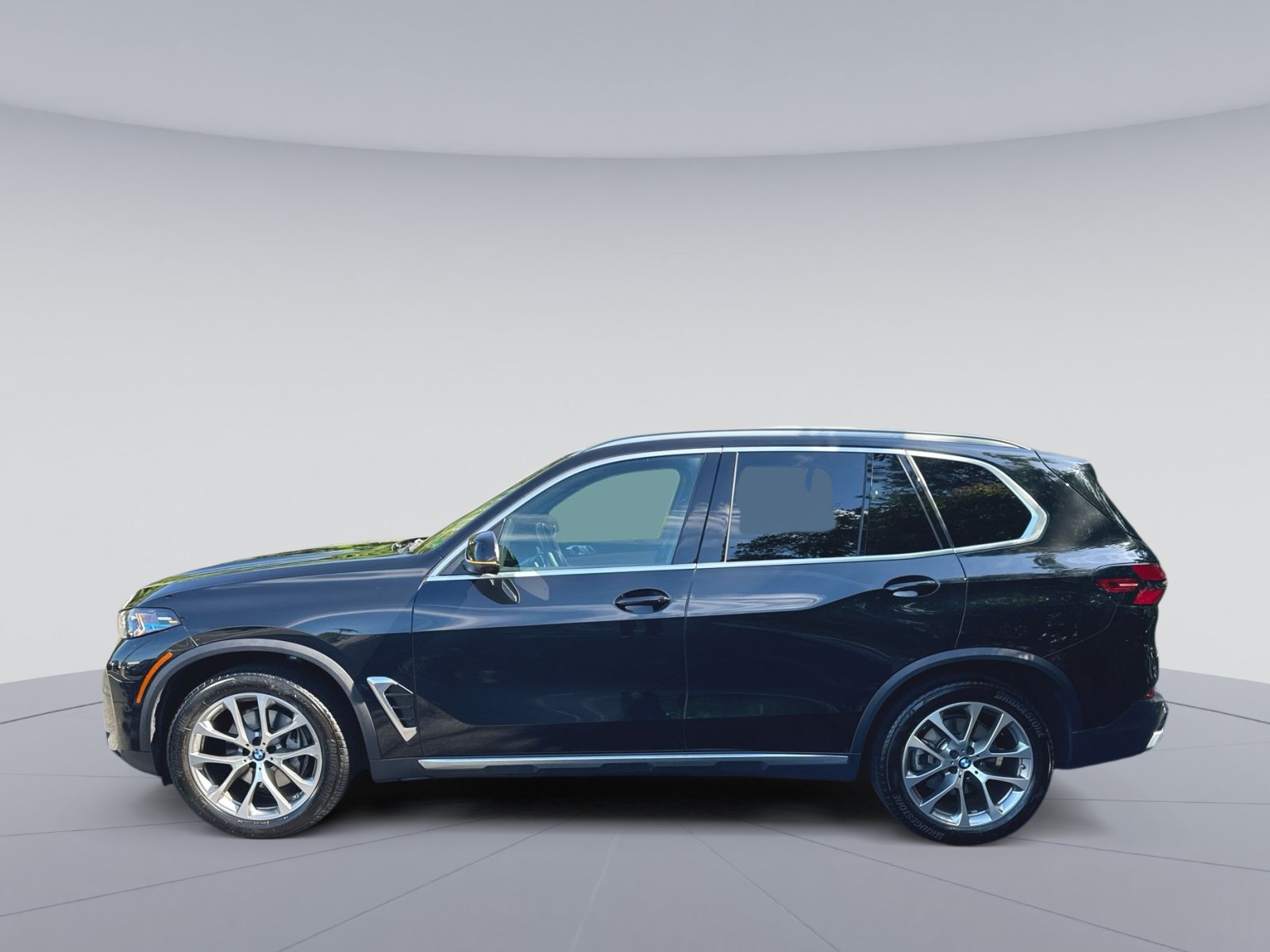 Used 2024 BMW X5 xDrive40i w/ Premium Package AWD/4WD image 8