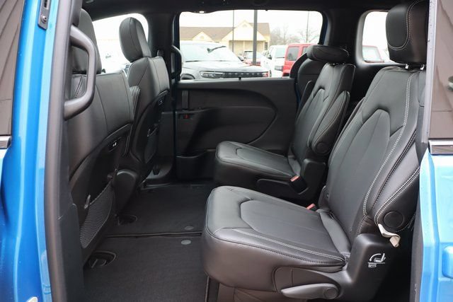 New 2026 Chrysler Pacifica Select w/ S Appearance Package FWD image 40