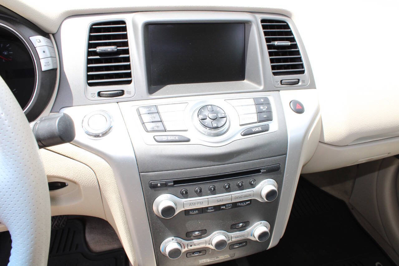 Used 2014 Nissan Murano CrossCabriolet w/ Navigation Package AWD/4WD image 16