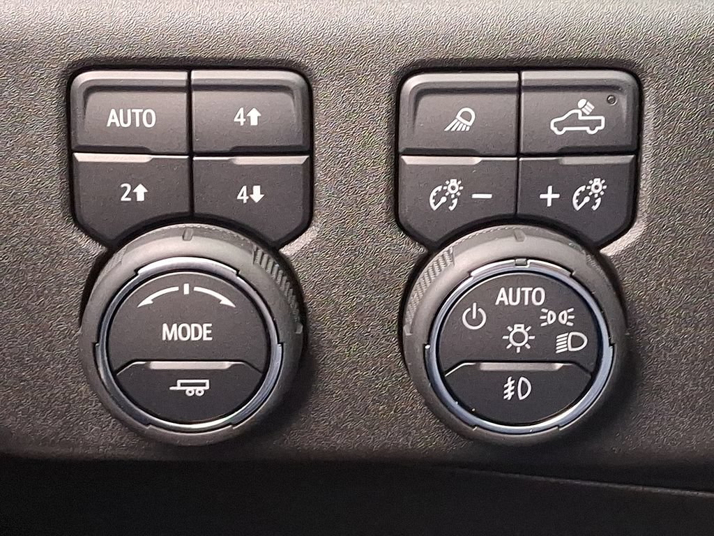 Used 2025 Chevrolet Silverado 1500 LTZ w/ LTZ Premium Package AWD/4WD image 23