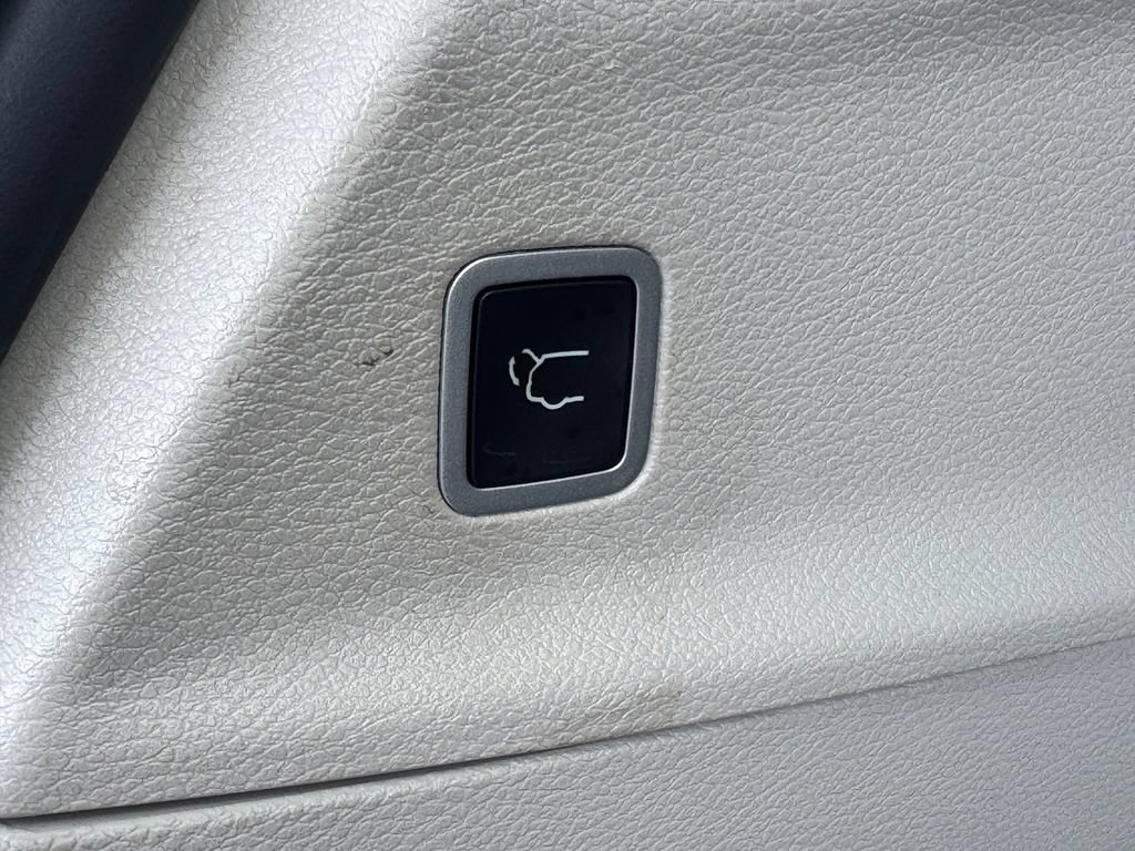 Used 2024 Chrysler Pacifica Touring-L FWD image 16