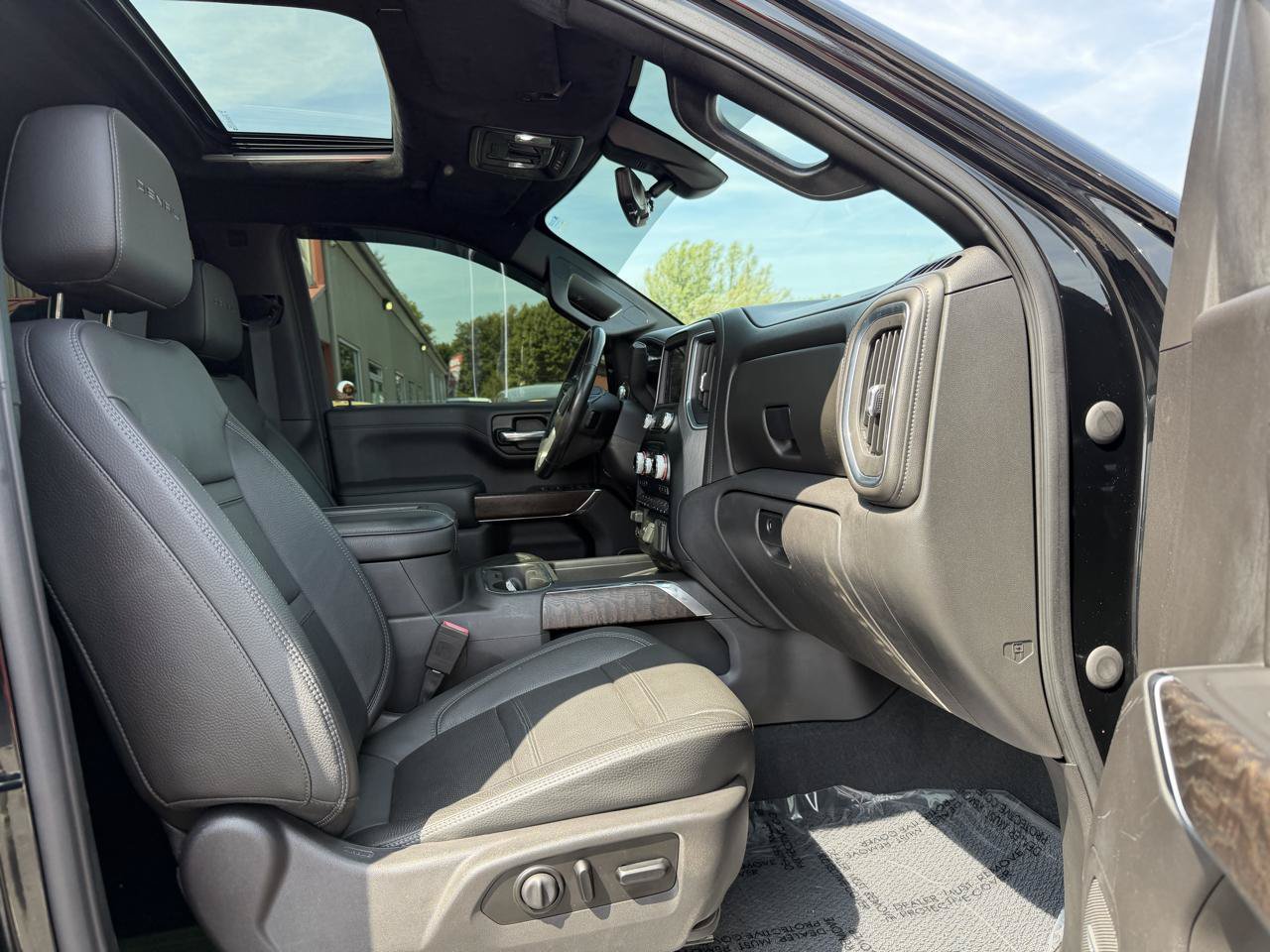 Used 2020 GMC Sierra 1500 Denali w/ Denali Ultimate Package AWD/4WD image 27