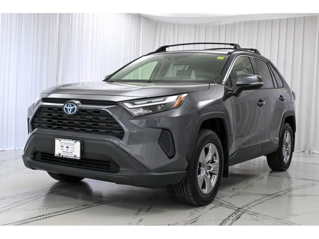Used 2022 Toyota RAV4 XLE w/ Convenience Package image 4