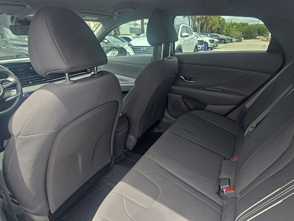 Used 2022 Hyundai Elantra Blue image 26