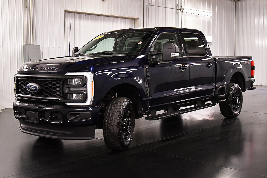 Used 2023 Ford F250 XLT w/ XLT Premium Package AWD/4WD image 3