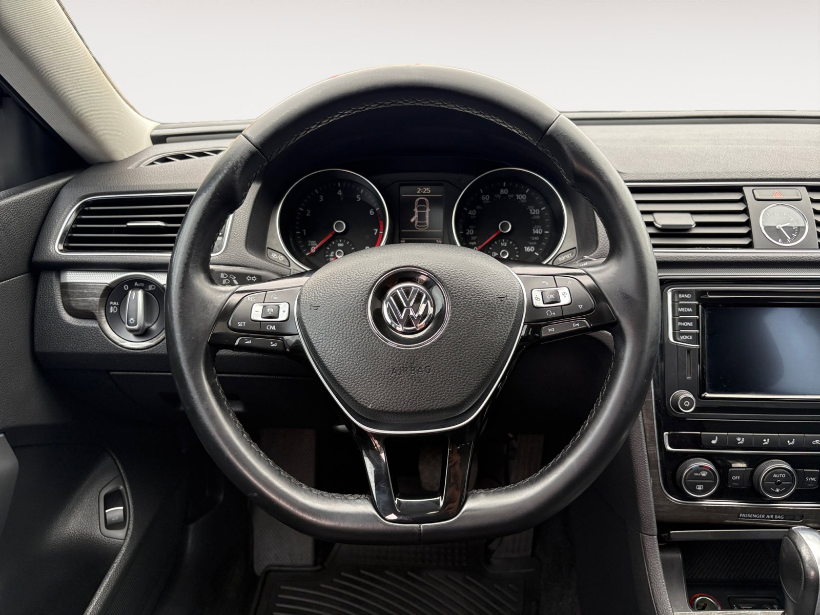 Used 2016 Volkswagen Passat 1.8T SE FWD image 14