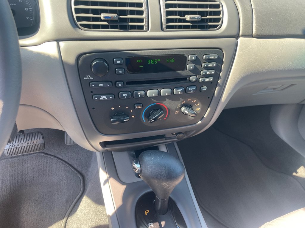 Used 2003 Ford Taurus SES FWD image 14