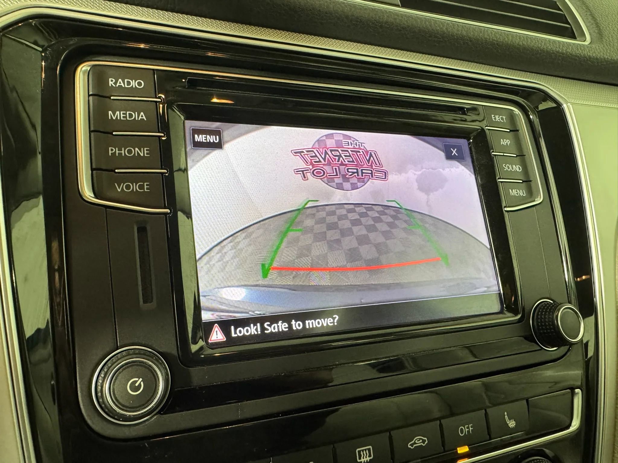 Used 2019 Volkswagen Passat 2.0T Wolfsburg w/ Wheels & Sunroof Package image 18