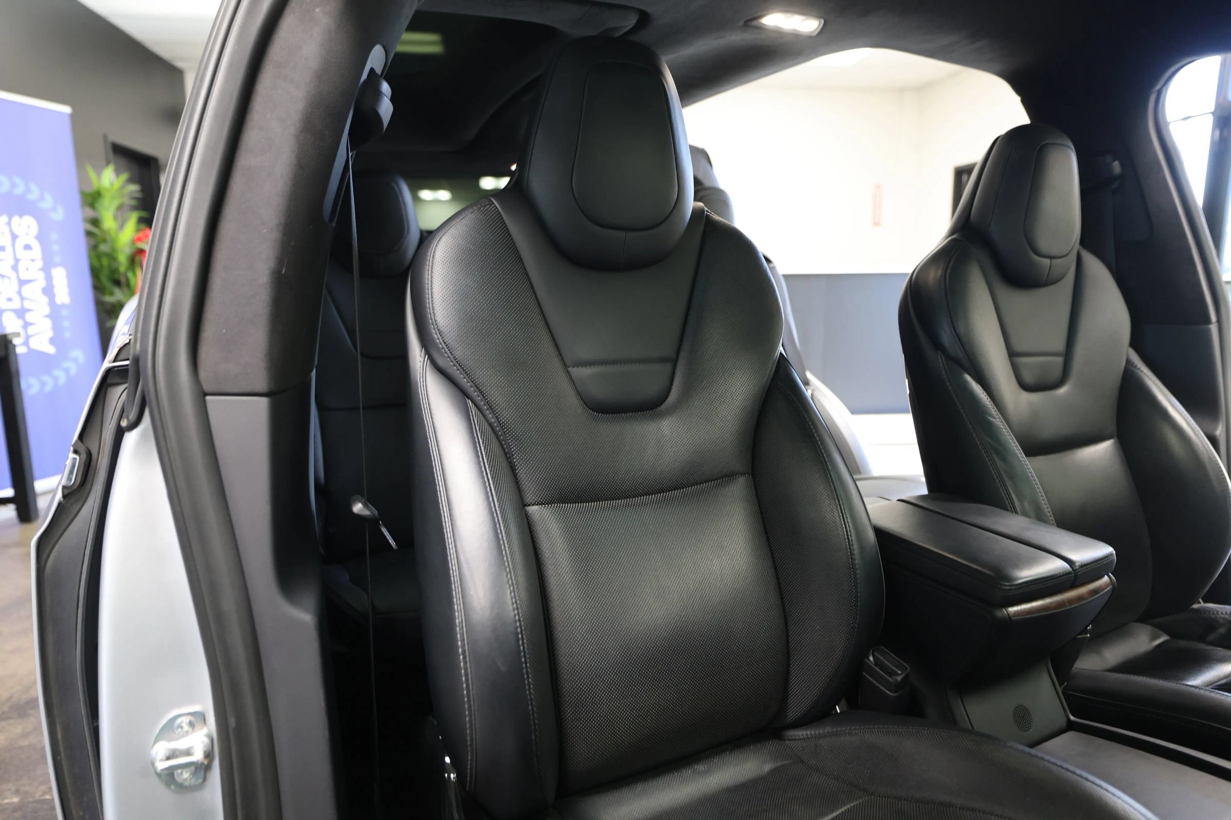 Used 2017 Tesla Model X 90D AWD/4WD image 37