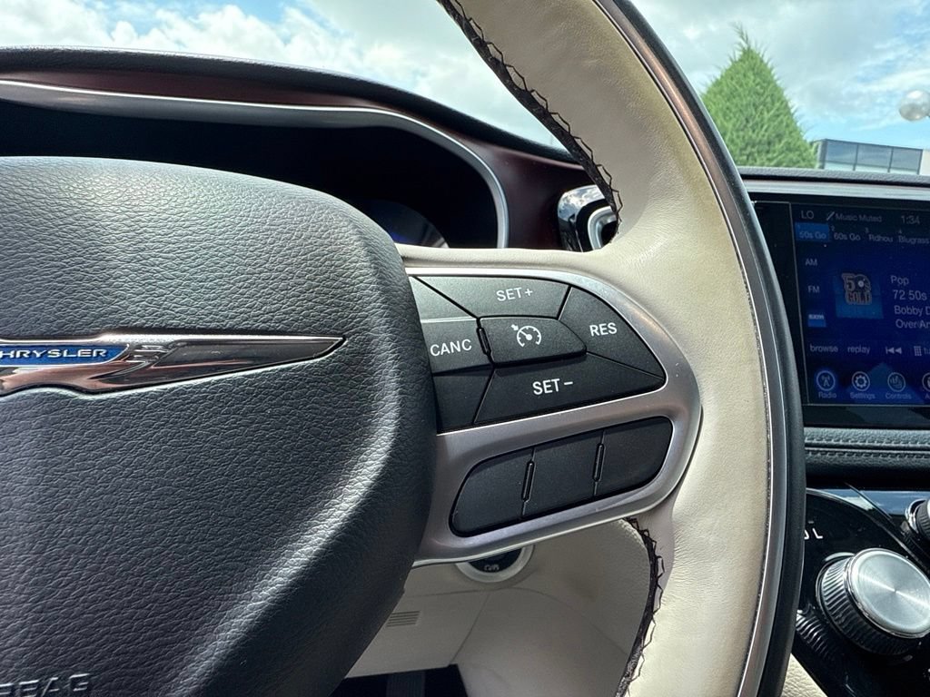 Used 2017 Chrysler Pacifica Limited w/ Tire & Wheel Group FWD image 8