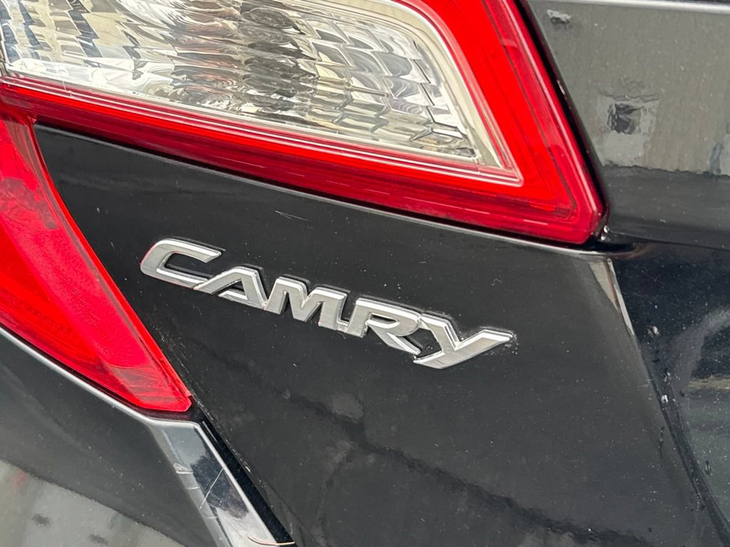 Used 2014 Toyota Camry SE w/ Moonroof Package FWD image 11