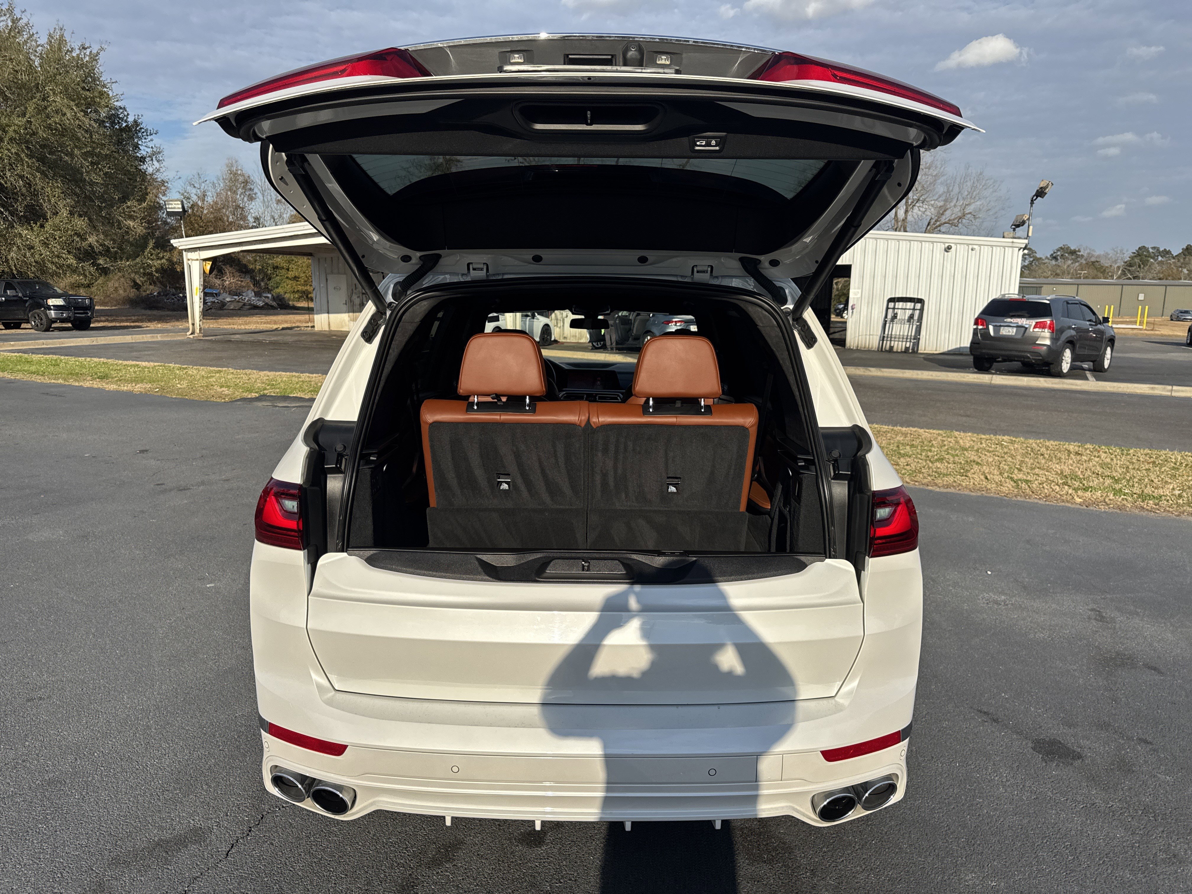 Used 2022 BMW ALPINA XB7 image 32