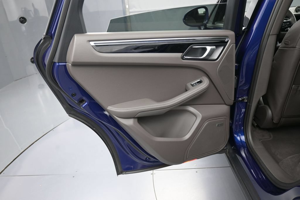 Certified 2026 Porsche Macan AWD/4WD image 22