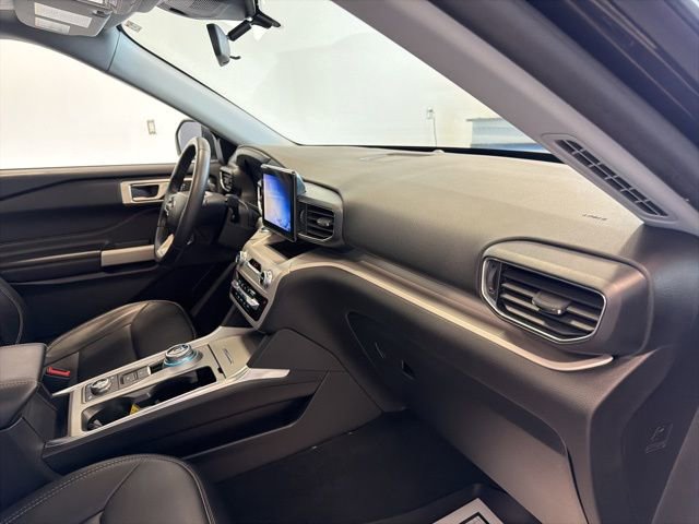 Used 2023 Ford Explorer XLT w/ Equipment Group 202A AWD/4WD image 36