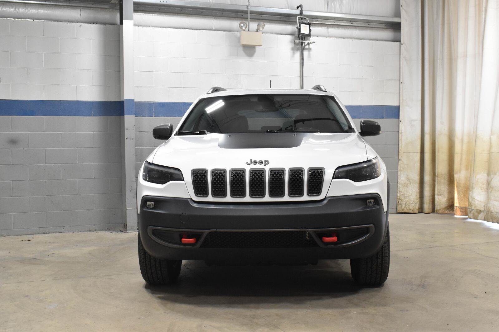 Used 2019 Jeep Cherokee Trailhawk AWD/4WD image 29