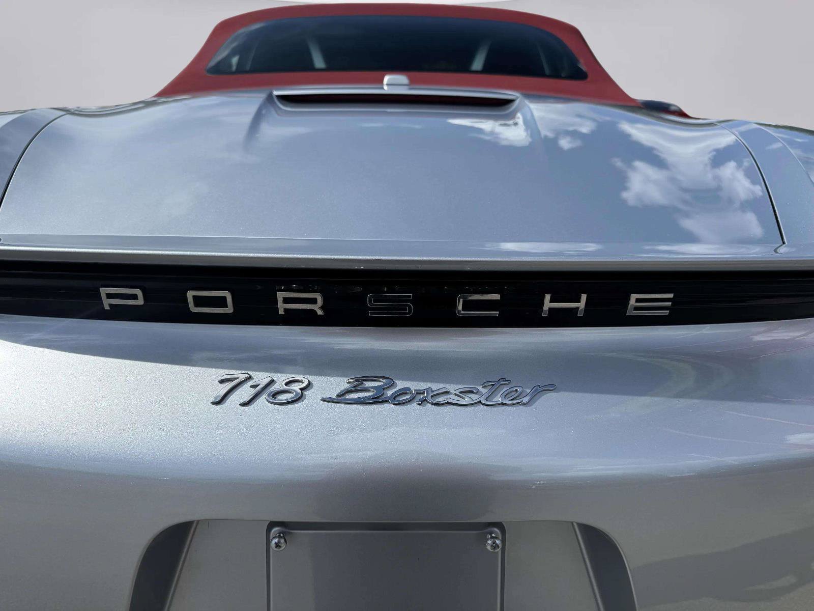 Used 2018 Porsche 718 Boxster RWD image 15