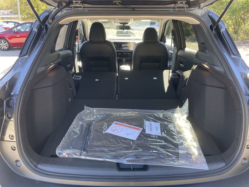 New 2026 Nissan Kicks SR w/ Cold Weather Package AWD/4WD image 16