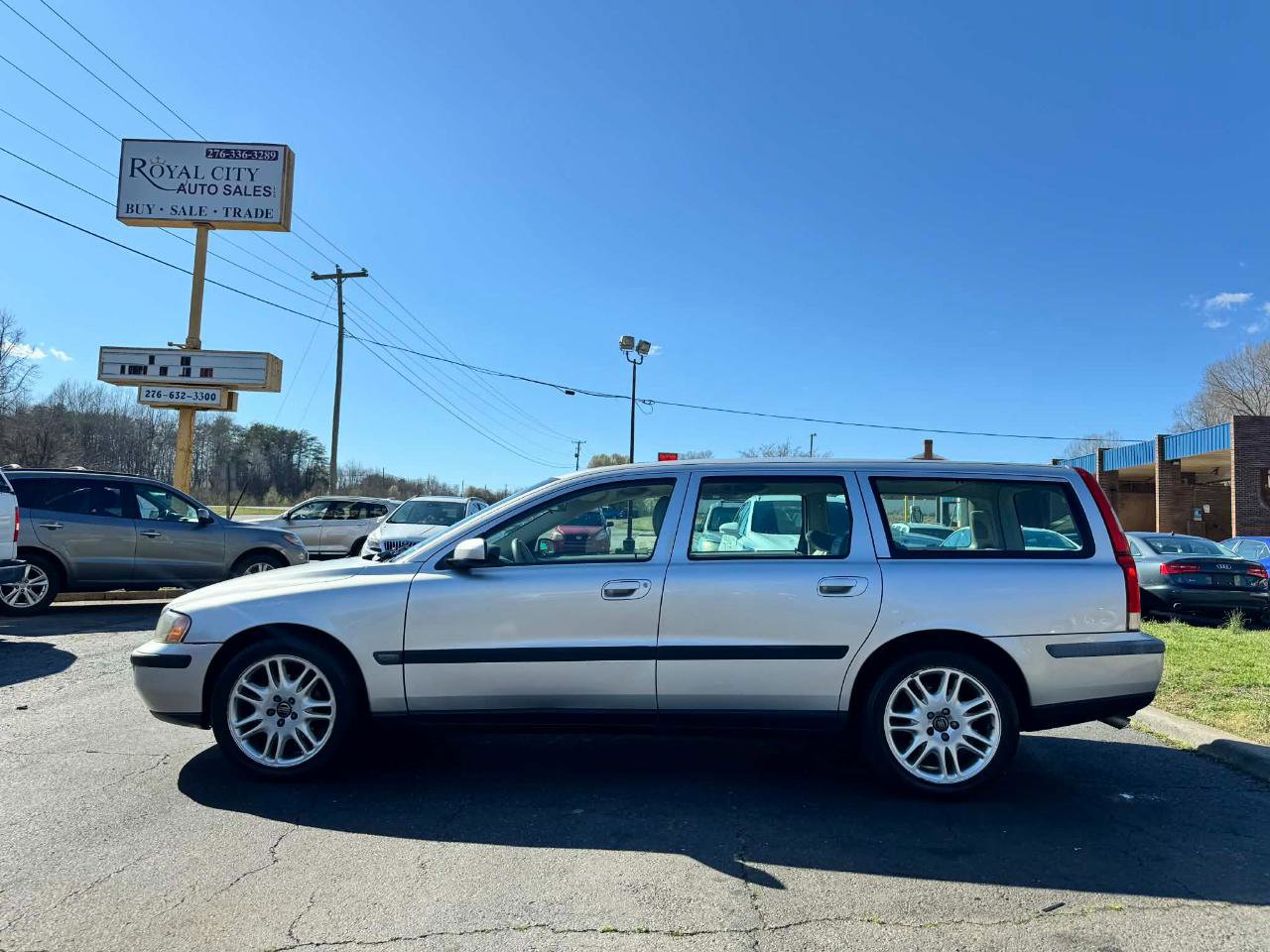 Used 2004 Volvo V70 2.5T FWD image 8
