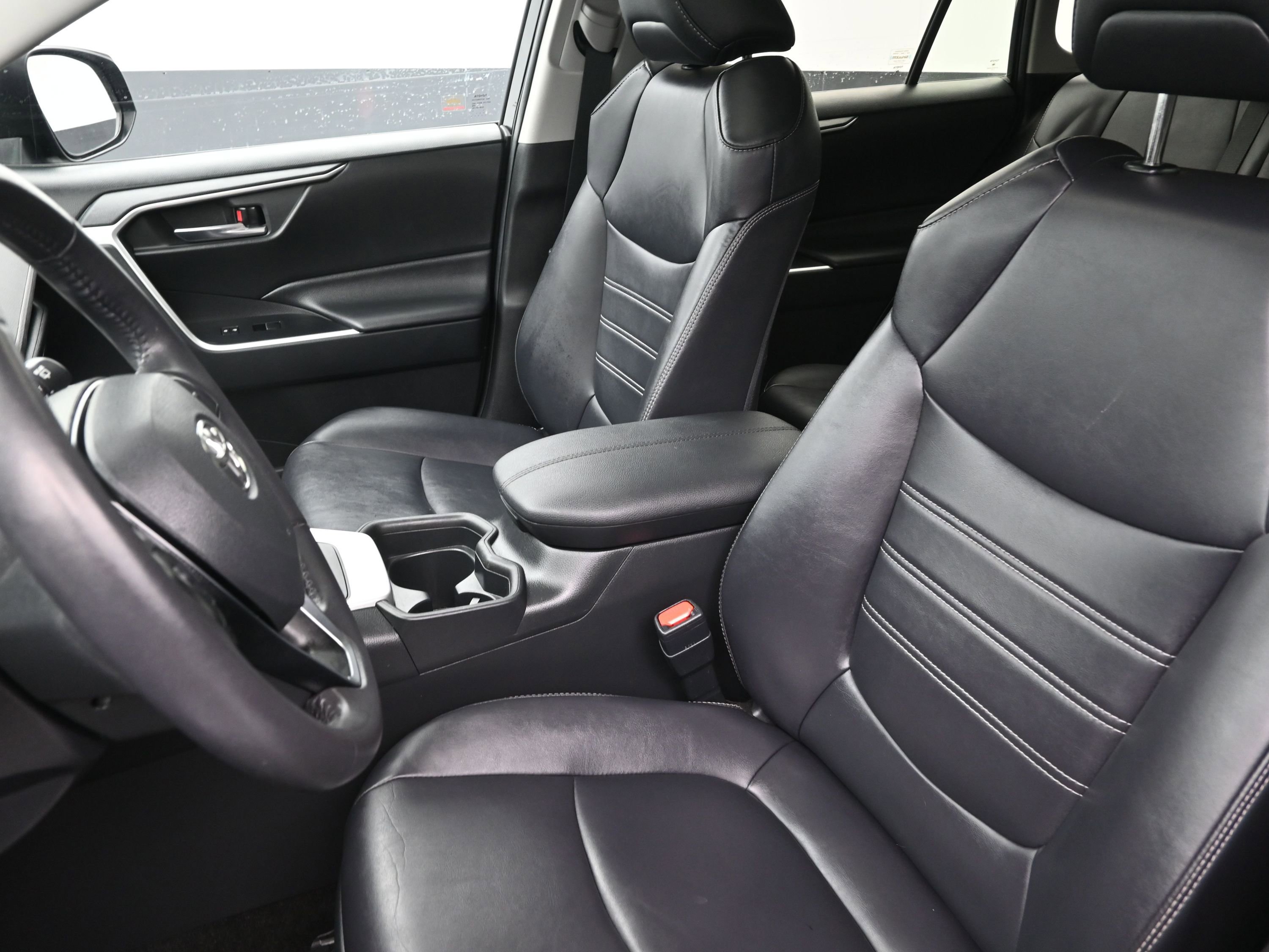 Used 2019 Toyota RAV4 XLE Premium image 11