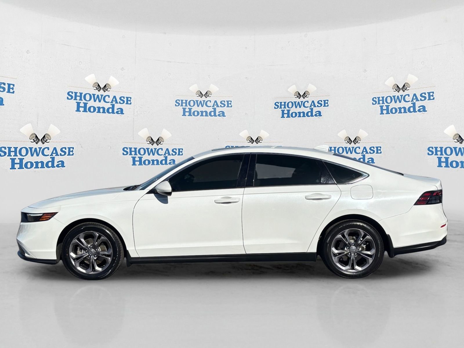 Used 2023 Honda Accord EX image 4
